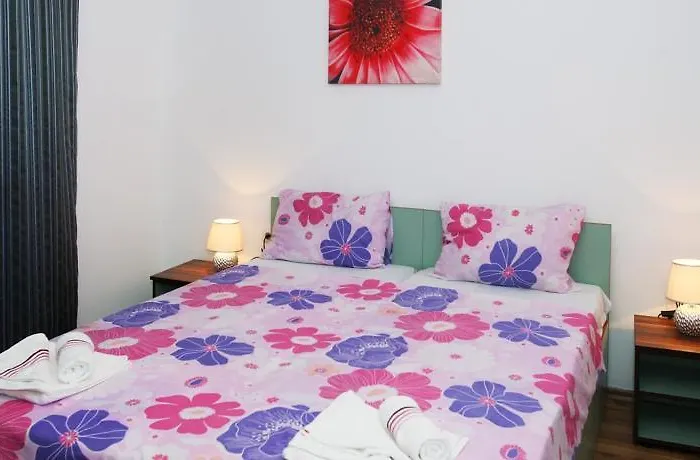 Sofia In Sunny Apartamento